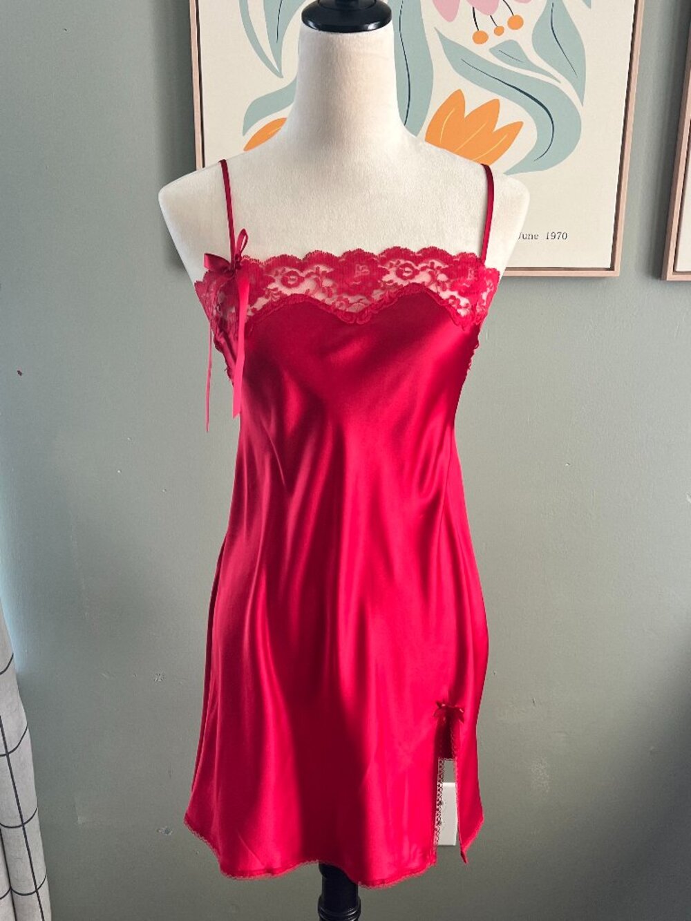 Vtg Victoria's Secret Angel Red  Satin Mini Slip XS/S Lace Coquette Dainty Y2K